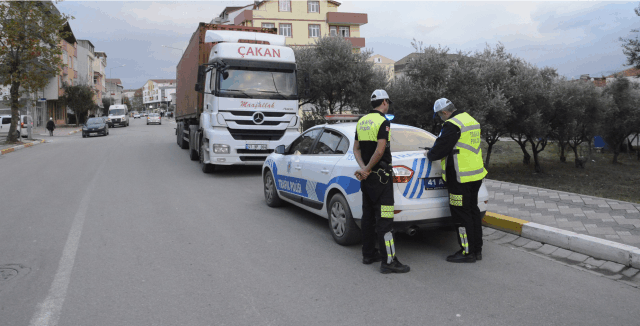 Trafik polisleri Körfez’de  denetime başladı