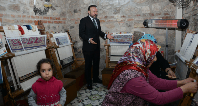 HEREKE İPEK HALICILIĞI GELENEĞİ İZMİT’TE YAŞATILIYOR