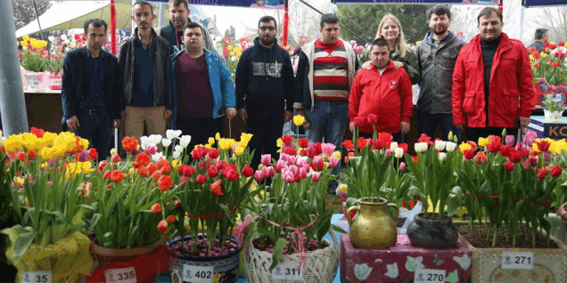 Özel öğrenciler lale yetiştirip, festivalde yarıştı