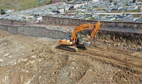 İlimtepe Mezarlığı’na taş duvar