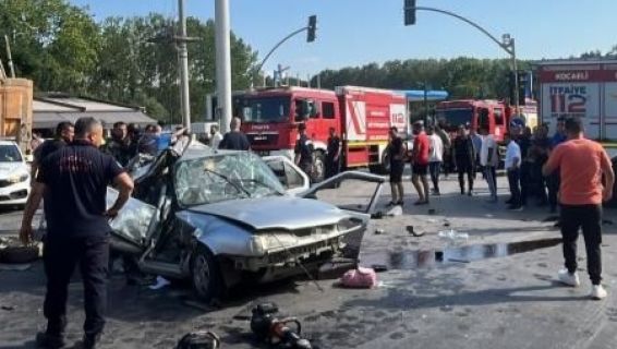 İzmit'te Trafik Kazası: 15 ve 6 Yaşındaki, İki Çocuk Hayatını Kaybetti