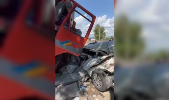 Kocaeli'nin Başiskele İlçesinde, Freni Boşalan Kamyon Park Halindeki Otomobillere Çarptı