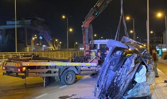 İzmit'te Takla Atan Otomobilde 3 Kişi Yaralandı