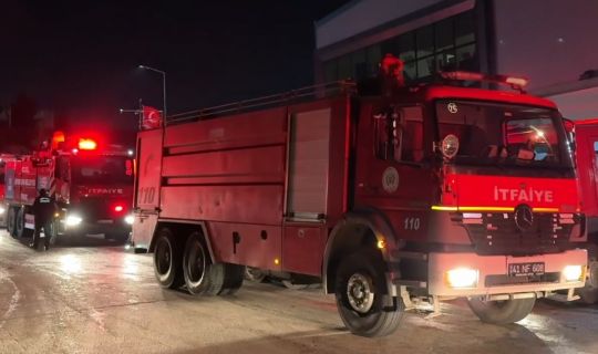 Çayırova'da Geri Dönüşüm Fabrikasında Yangın Çıktı