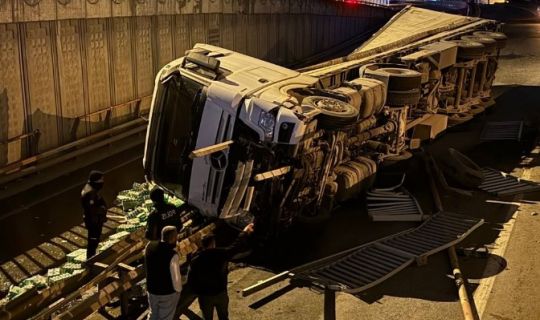 Kocaeli Gebze'de, Tır Devrildi, Ulaşım Aksadı