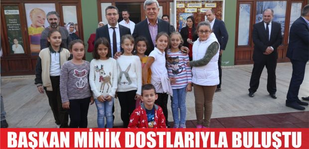  Başkan minik dostlarıyla bir arada