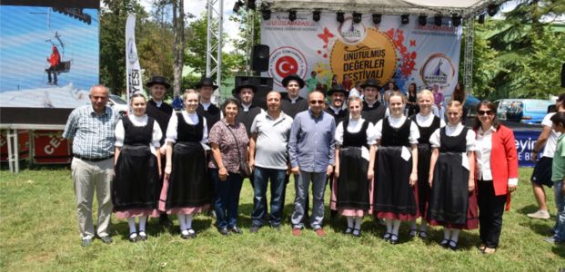  Kartepe’de Festival Dopdolu Geçti