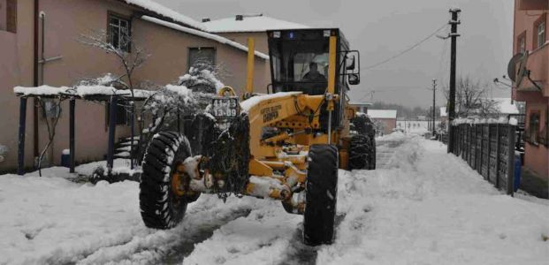 Kartepe’de Karla Mücadele Ekibi İş Başı Yaptı