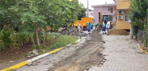  Kartepe’de parke tamiratları hız kazandı