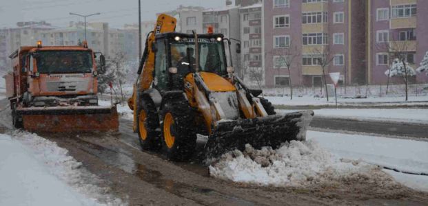 Körfez Belediyesi’nde Kar Mesaisi Başladı