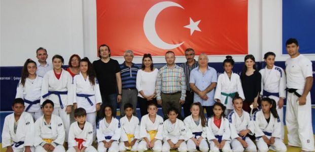  Satranç Federasyonu Başkanı Tülin Kağıtspor’u Ziyaret Etti