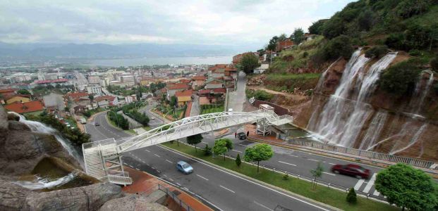 Şelaleler hem dinlendiriyor, hem serinletiyor