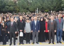 Körfez Belediye Başkanı Şener Söğüt, Oruç Reis Anadolu Lisesi'nde, Bayrak Törenine Katıldı