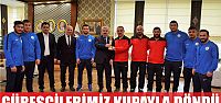  Körfezli güreşçiler kupayla döndü